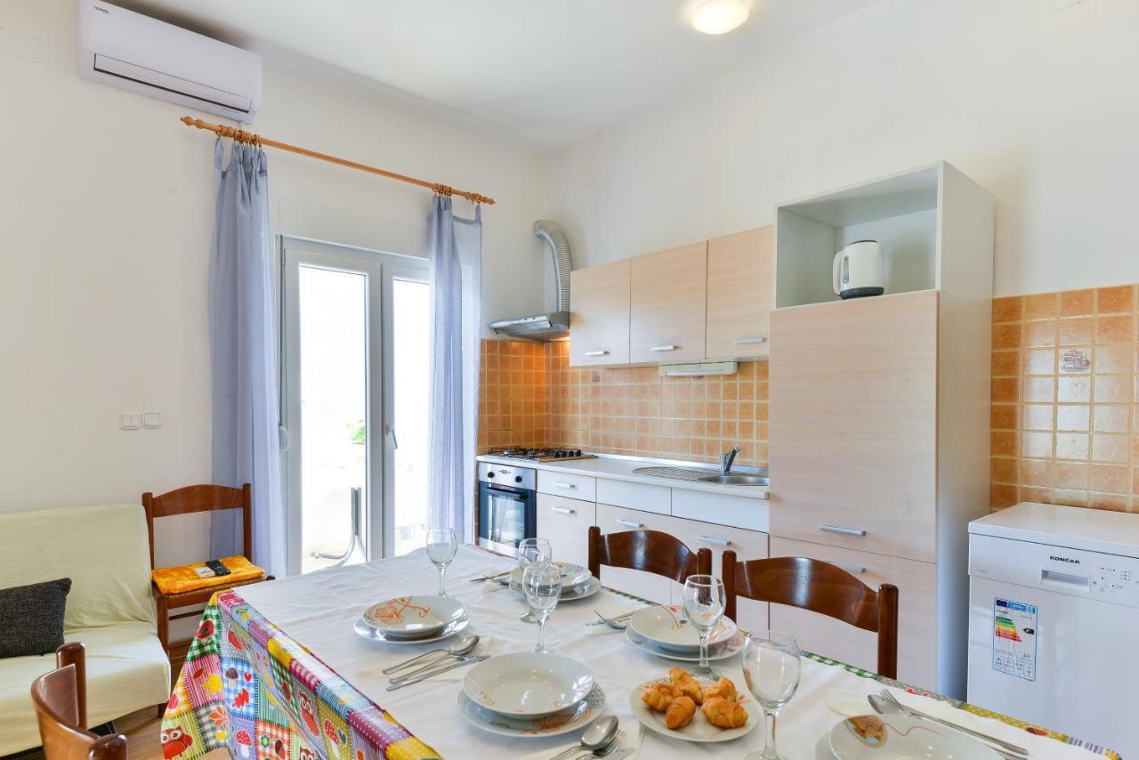 Apartments Lavanda Turanj Exterior photo
