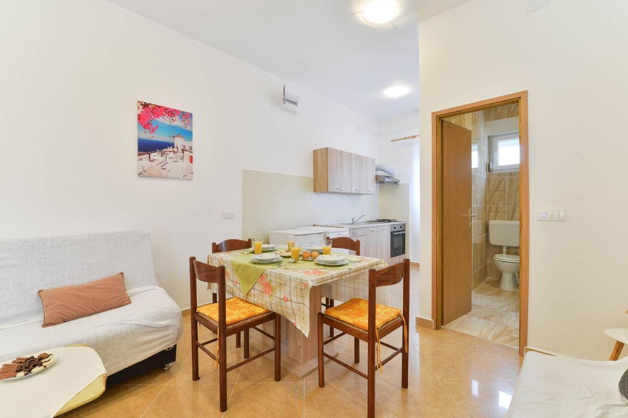 Apartments Lavanda Turanj Exterior photo