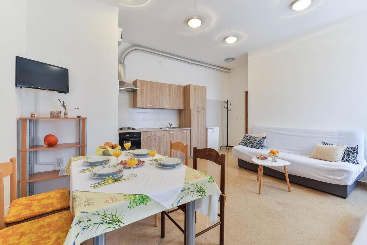 Apartments Lavanda Turanj Exterior photo