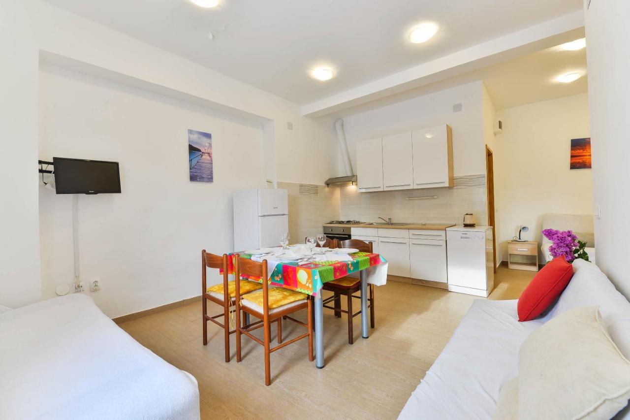 Apartments Lavanda Turanj Exterior photo